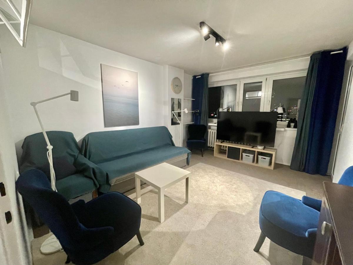 Blue 3 Metro Wifi 1 Gbs 75'tv Netflix Hbo Max Appletv Amazon Butas Warsaw