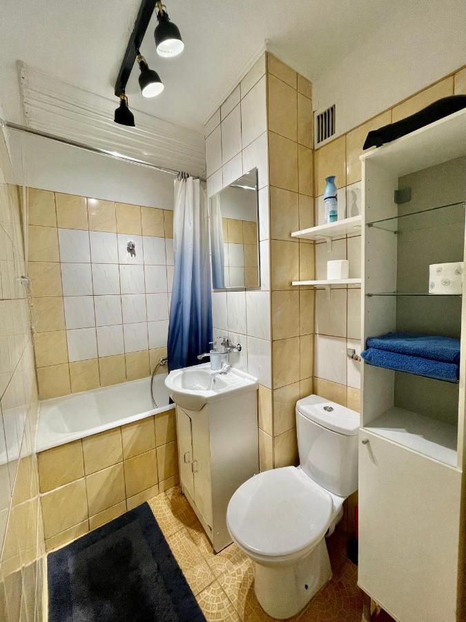 Blue 3 Metro Wifi 1 Gbs 75'tv Netflix Hbo Max Appletv Amazon Butas Warsaw